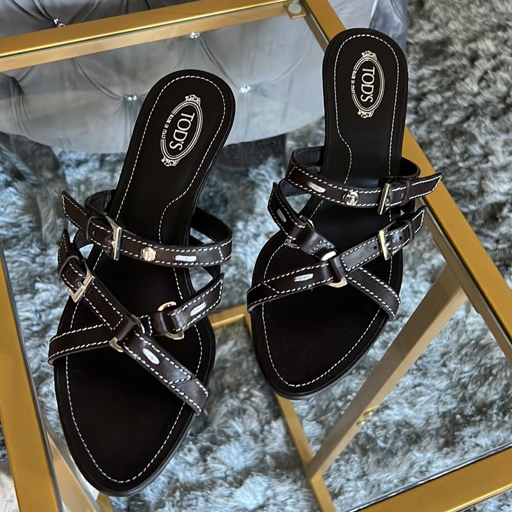 NWB TOD’S KATE’S KITTEN HEEL SANDALS